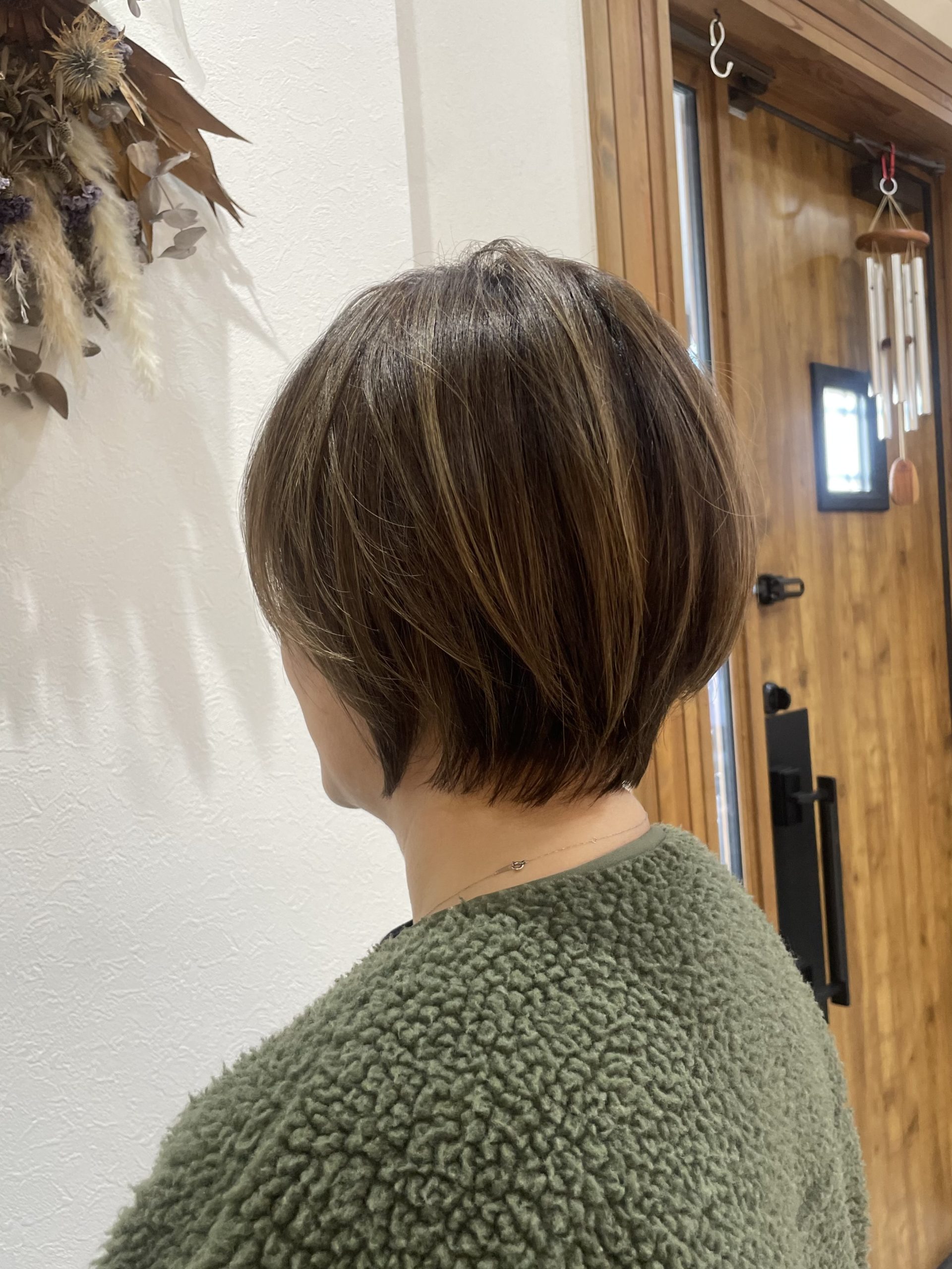 ショート×白髪ぼかしハイライト