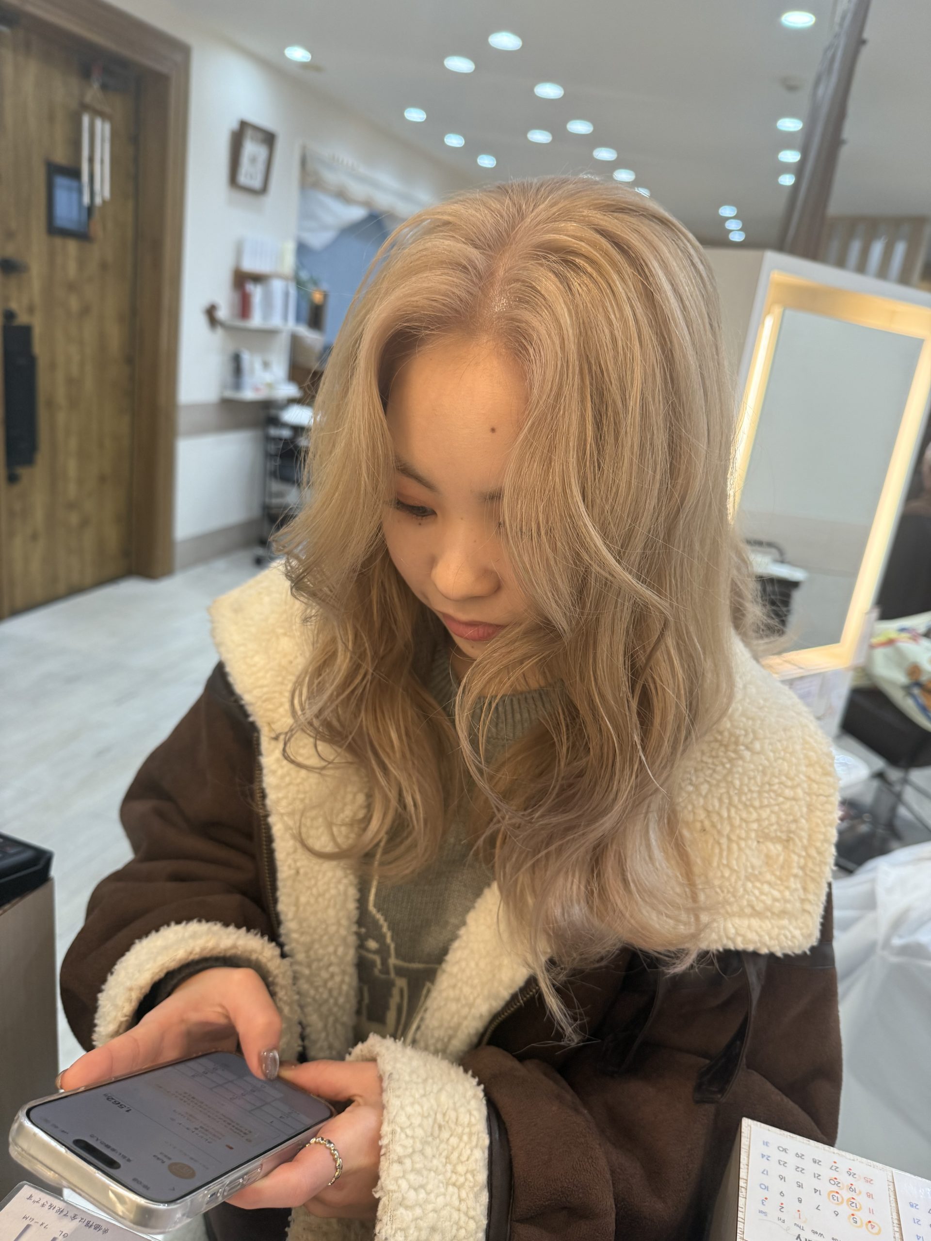 透け感ブロンドで叶える大人垢抜けカラー☆