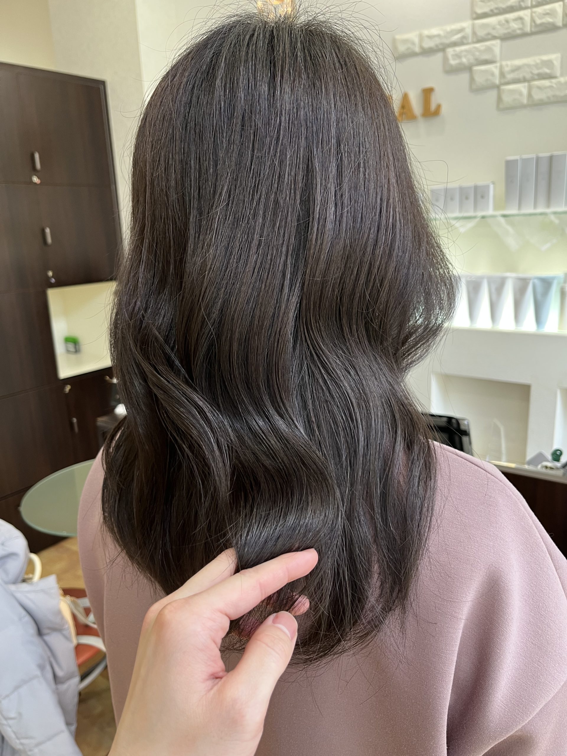 秋の髪色は透明感カラーがおすすめ！